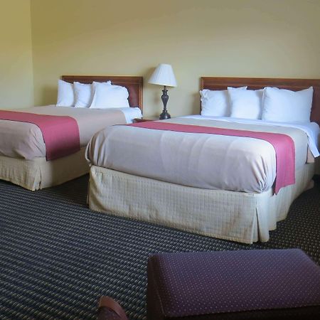 Travelodge By Wyndham Stratton Bagian luar foto