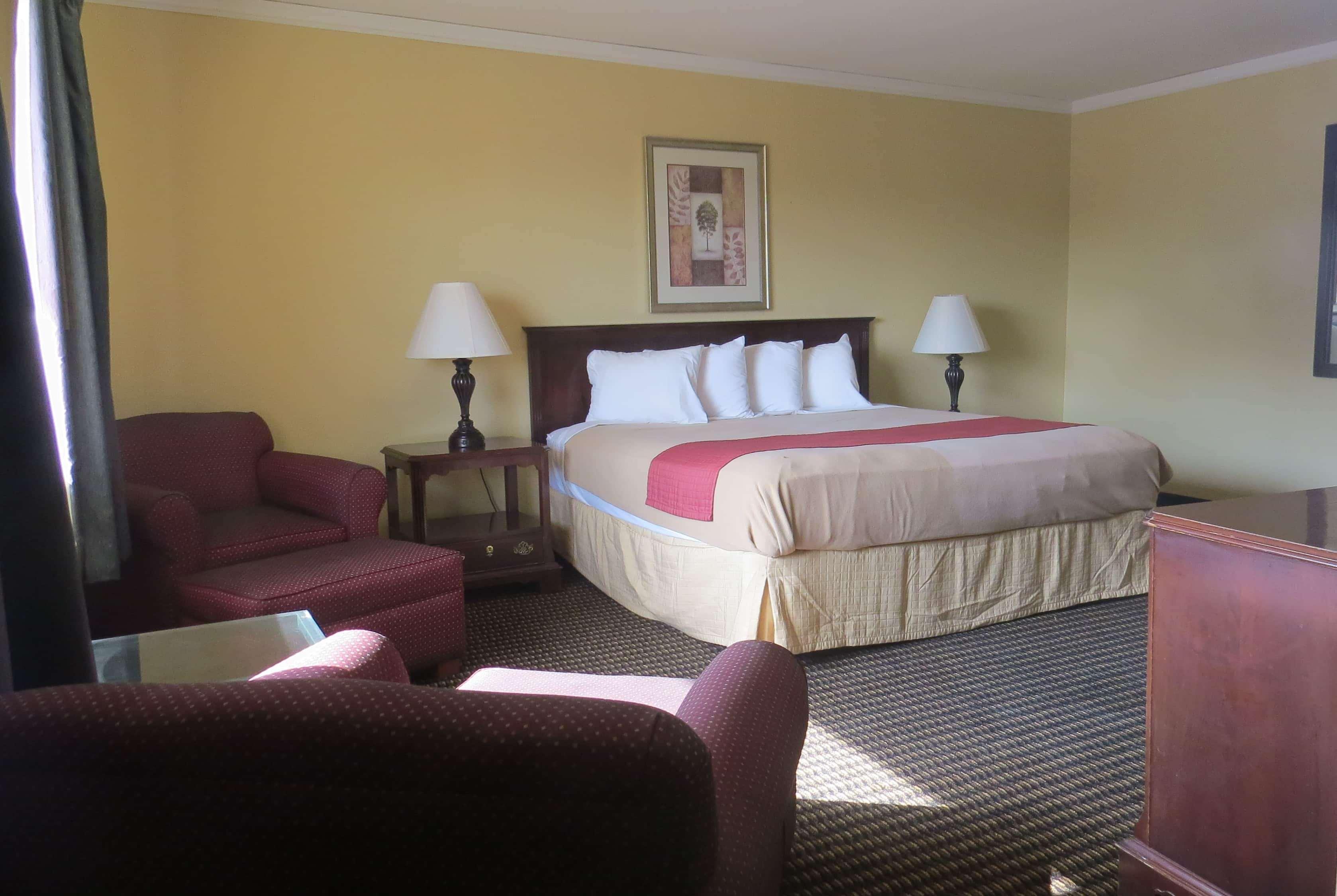 Travelodge By Wyndham Stratton Bagian luar foto