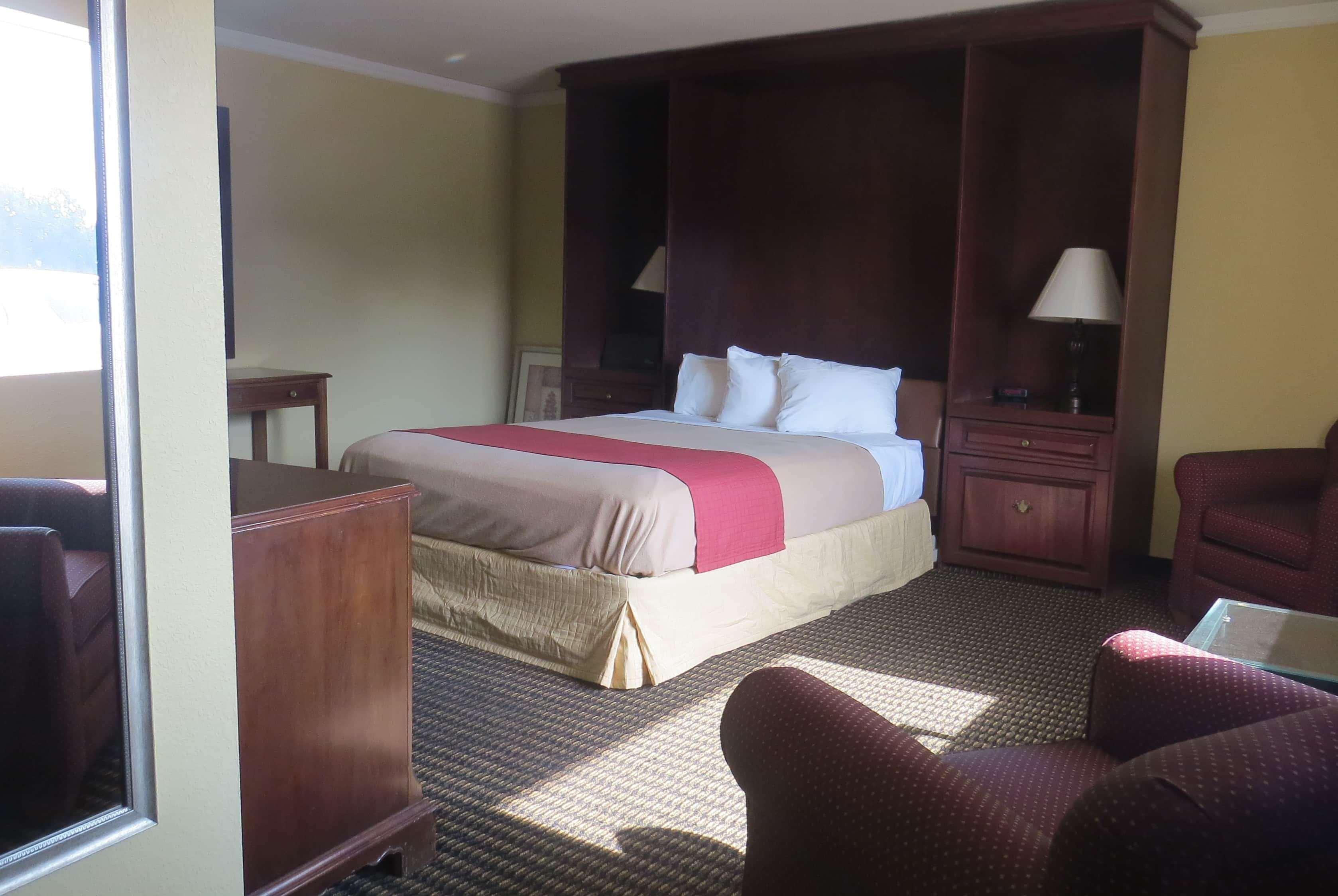 Travelodge By Wyndham Stratton Bagian luar foto