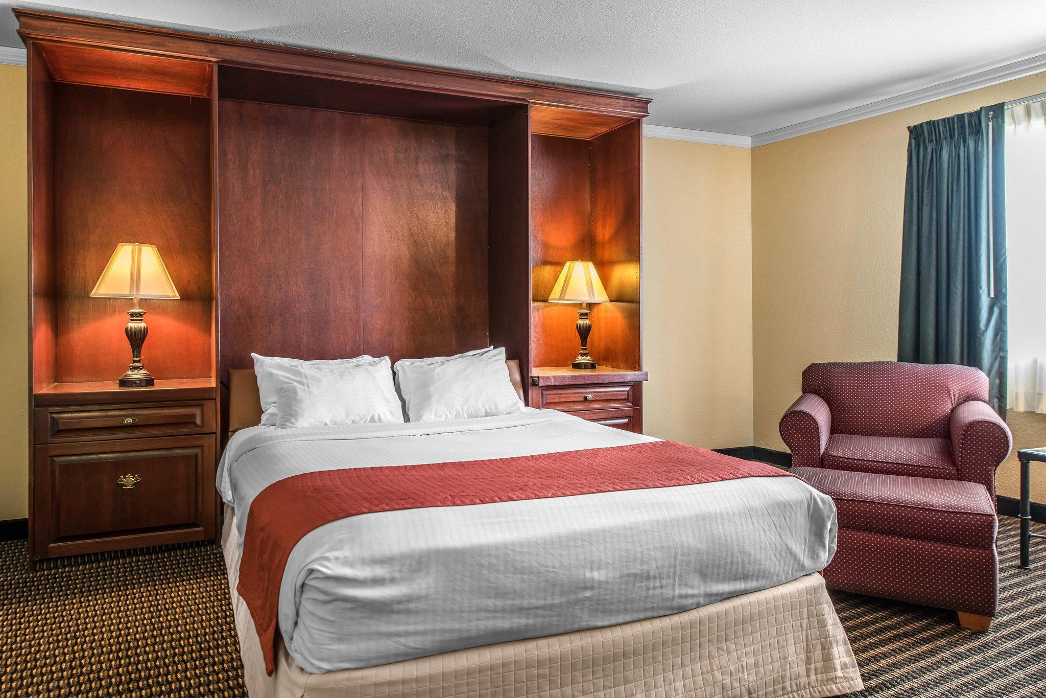 Travelodge By Wyndham Stratton Bagian luar foto