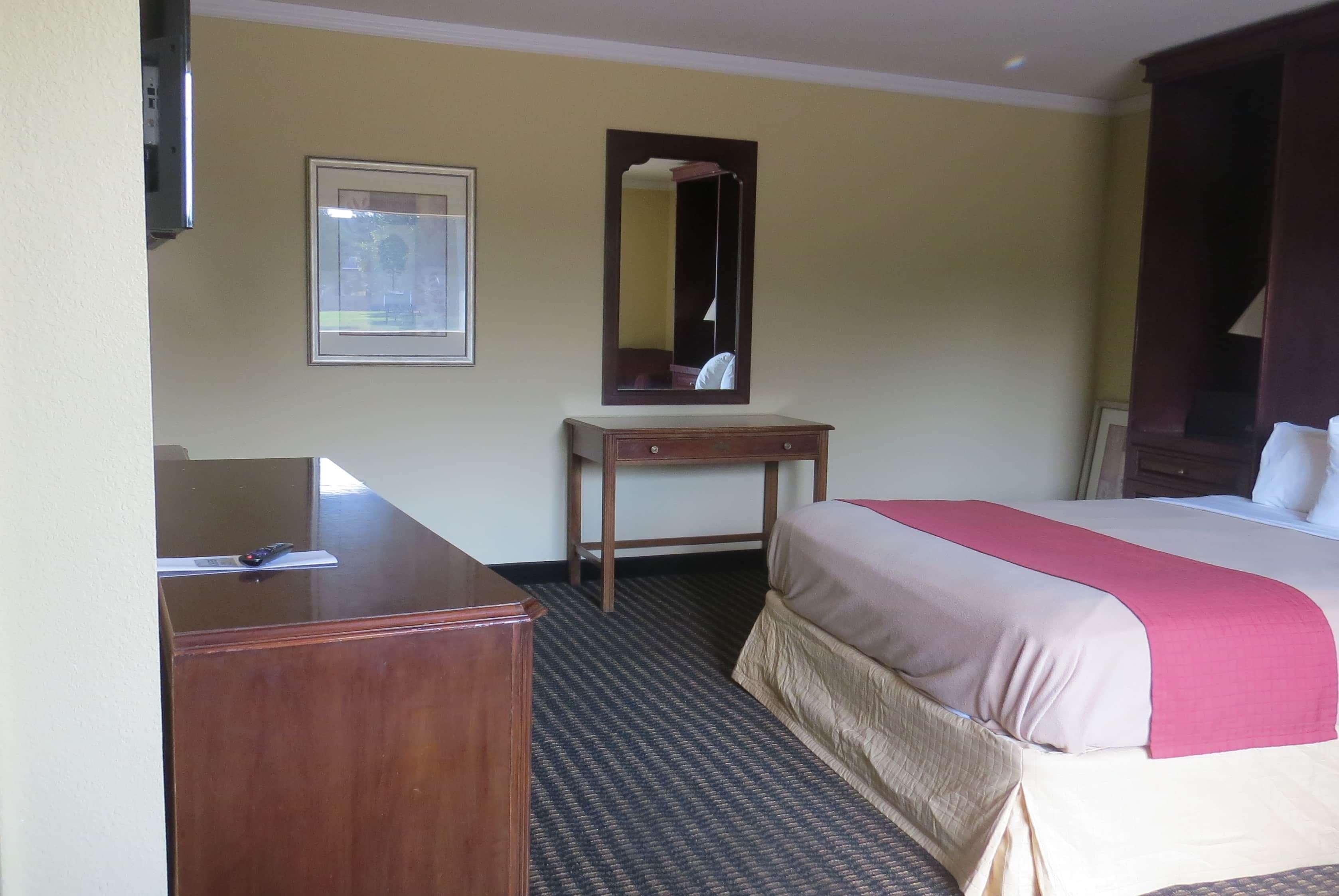 Travelodge By Wyndham Stratton Bagian luar foto