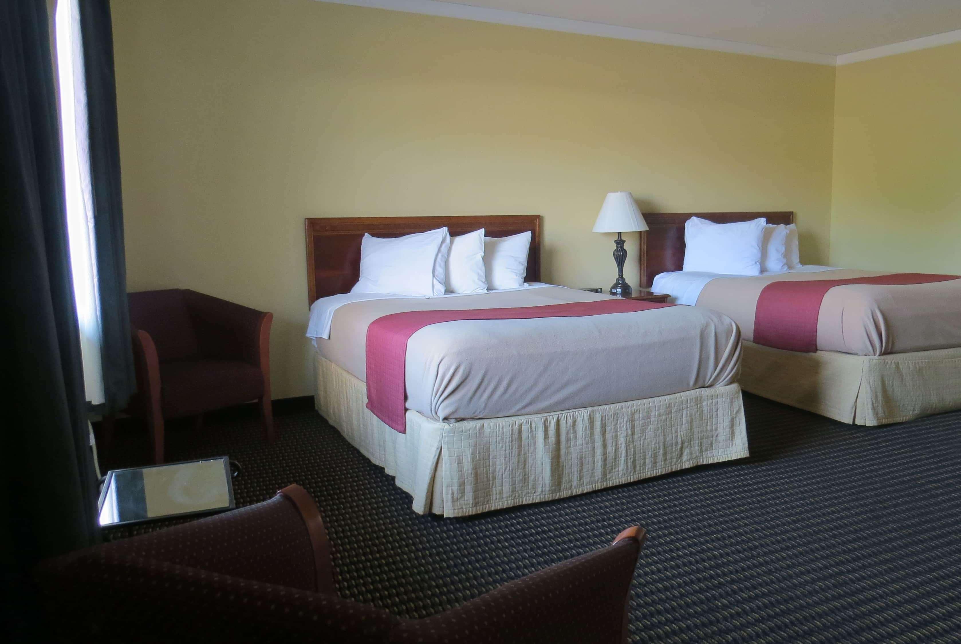 Travelodge By Wyndham Stratton Bagian luar foto
