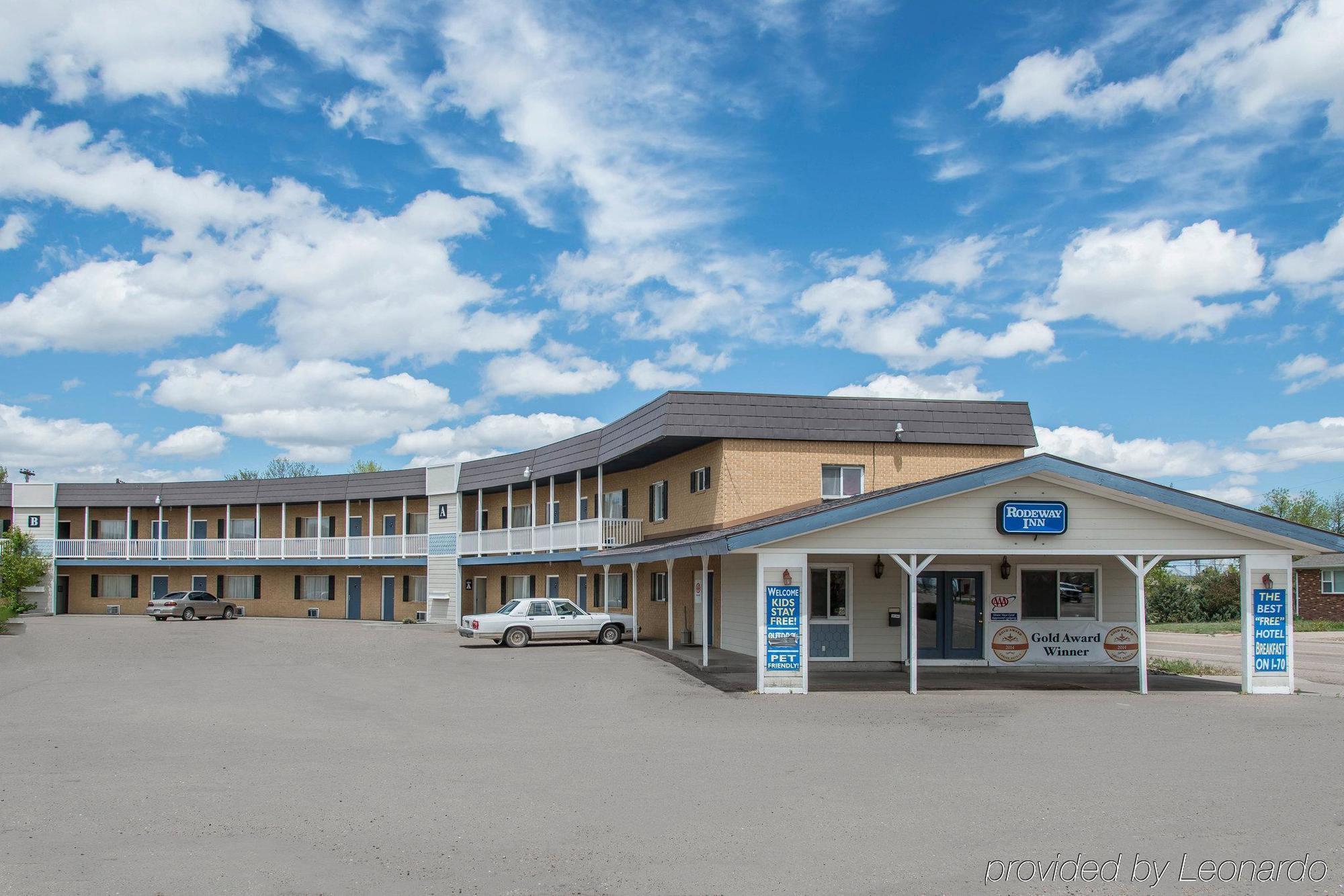 Travelodge By Wyndham Stratton Bagian luar foto