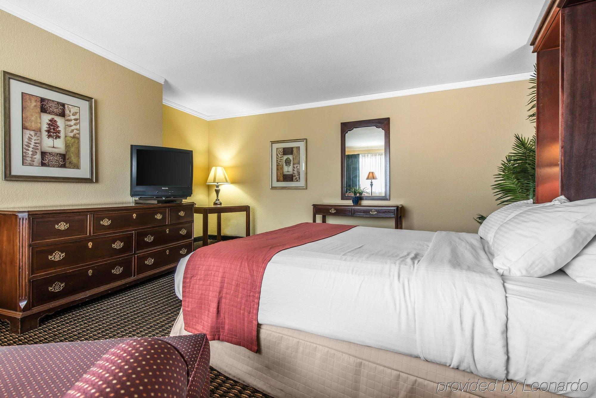 Travelodge By Wyndham Stratton Bagian luar foto