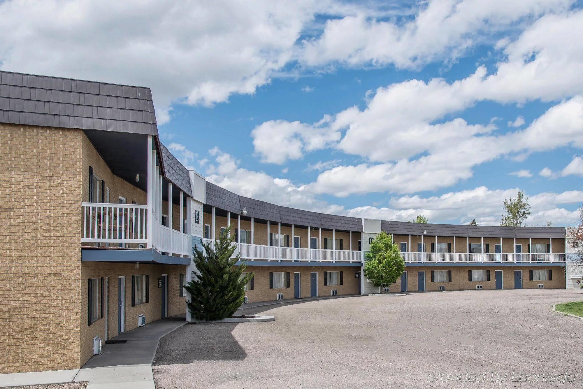 Travelodge By Wyndham Stratton Bagian luar foto