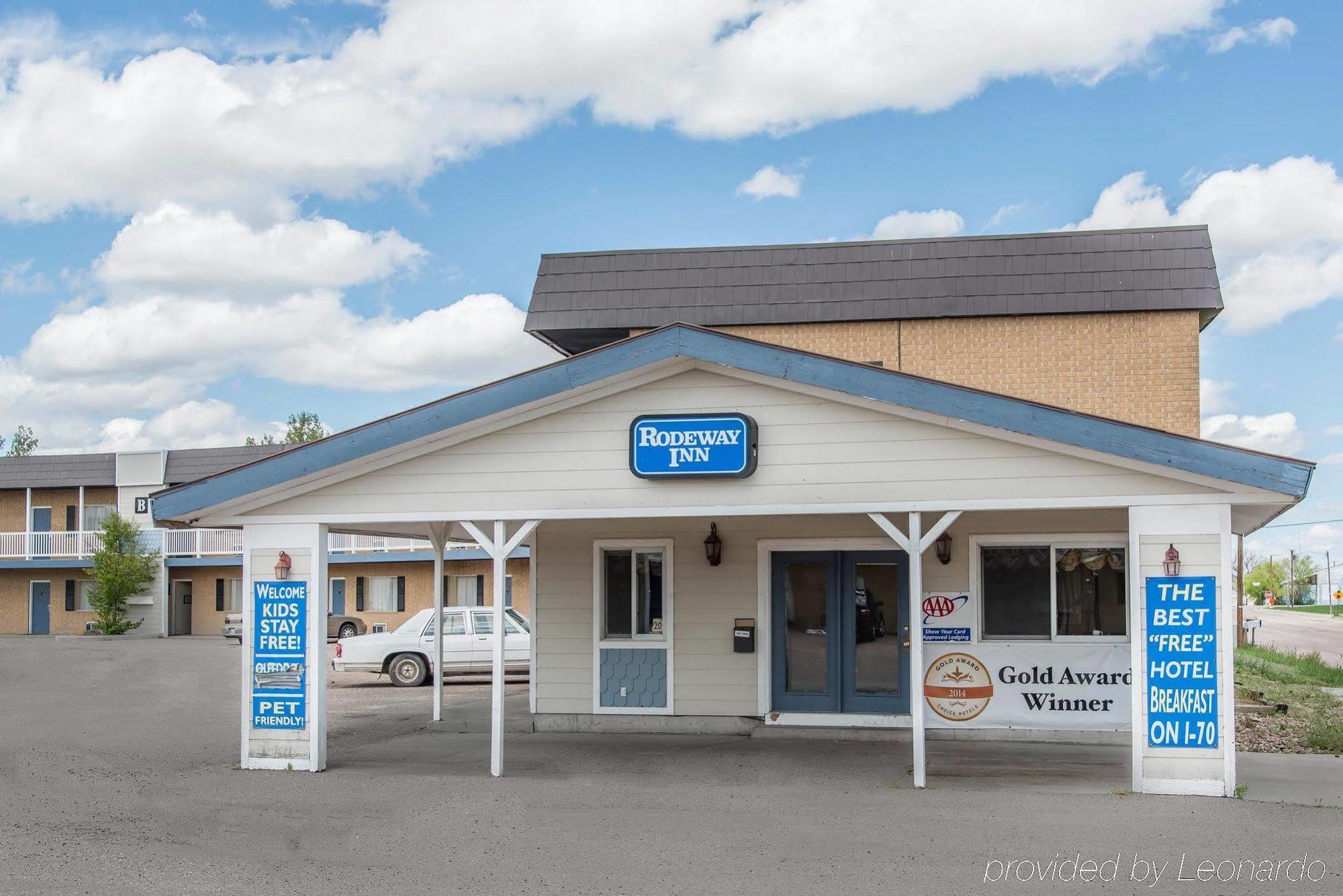 Travelodge By Wyndham Stratton Bagian luar foto