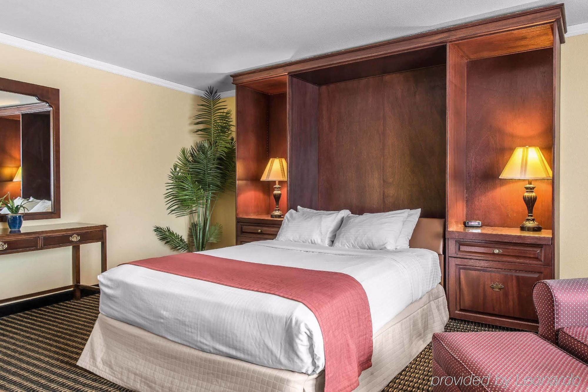 Travelodge By Wyndham Stratton Bagian luar foto