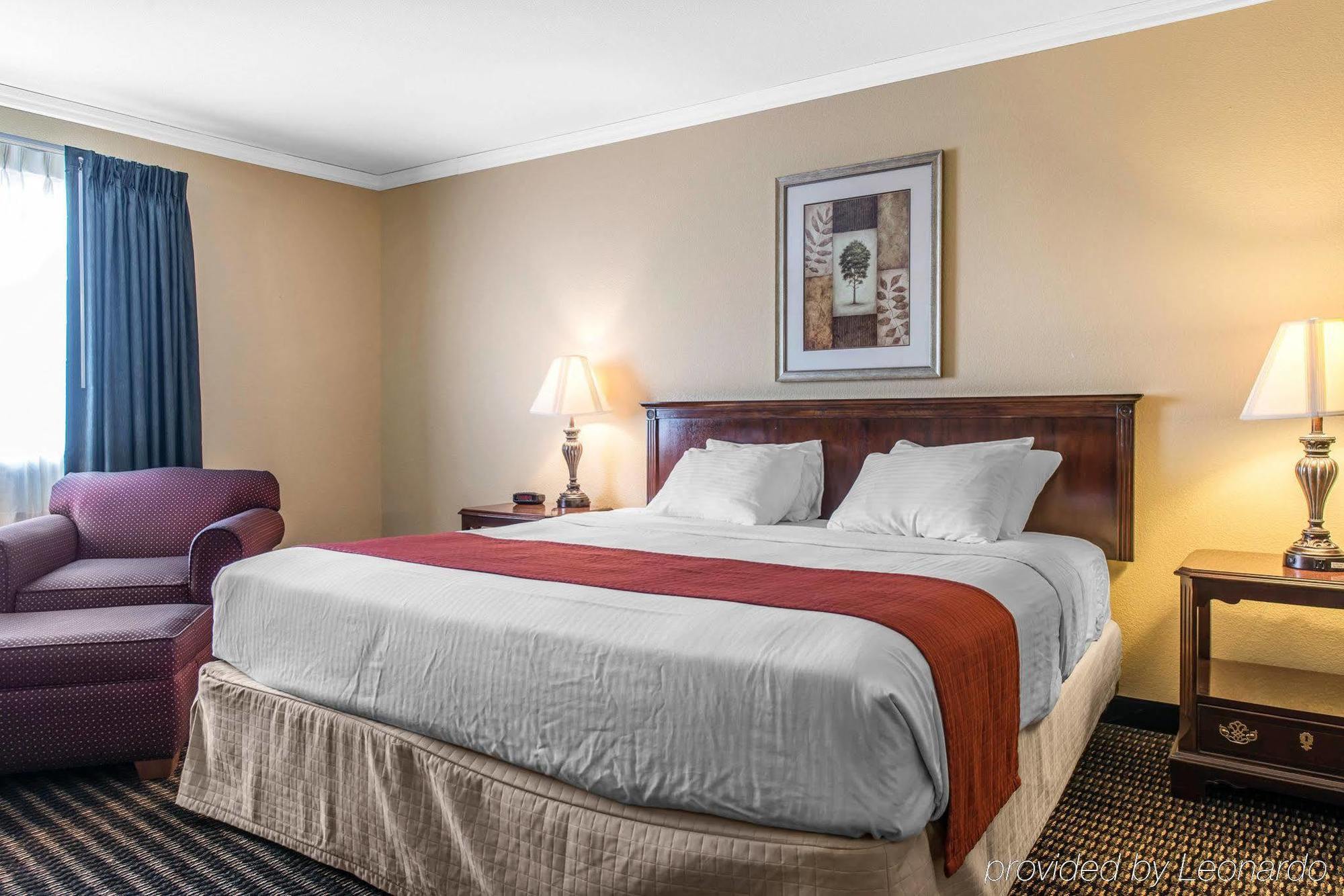 Travelodge By Wyndham Stratton Bagian luar foto