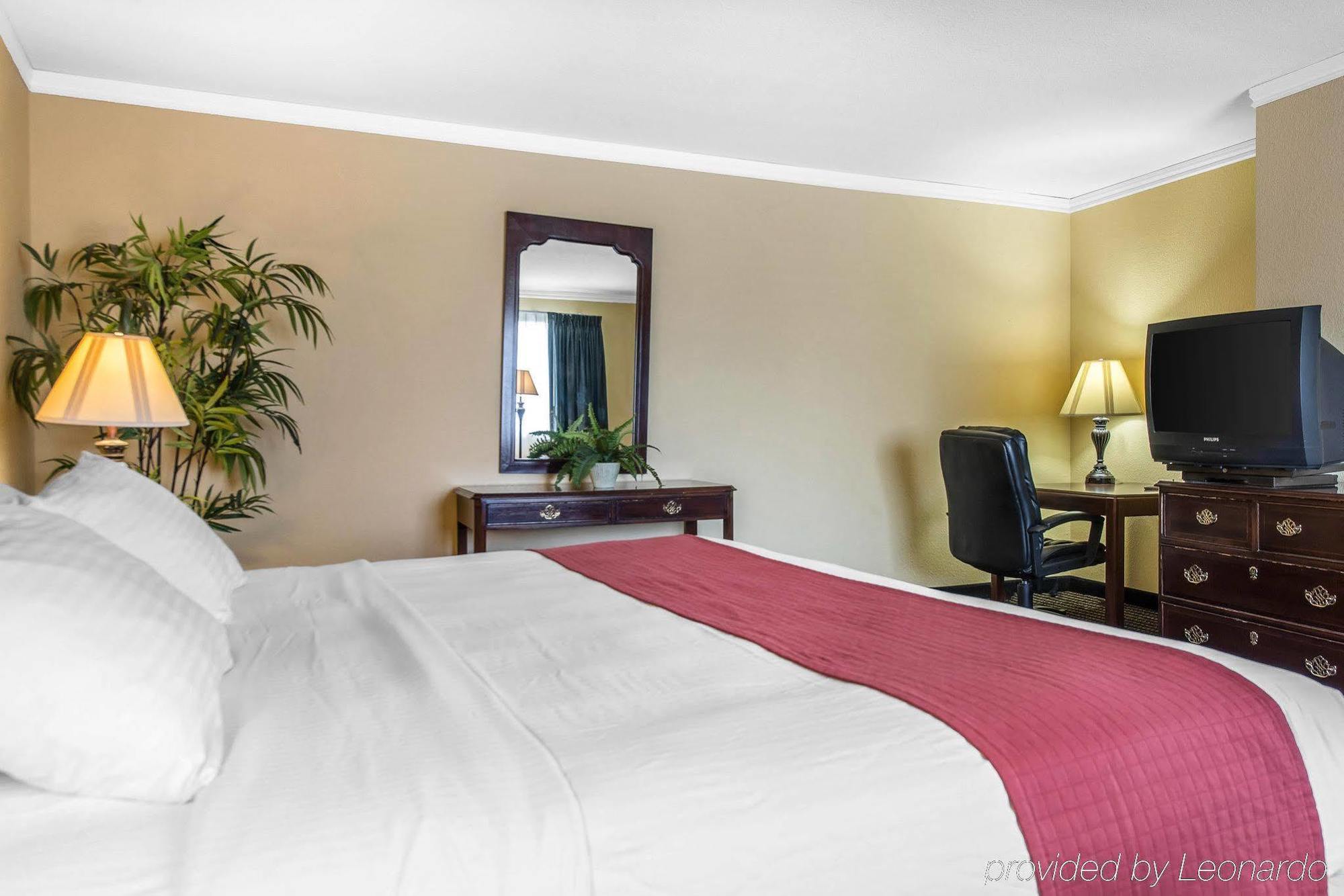 Travelodge By Wyndham Stratton Bagian luar foto